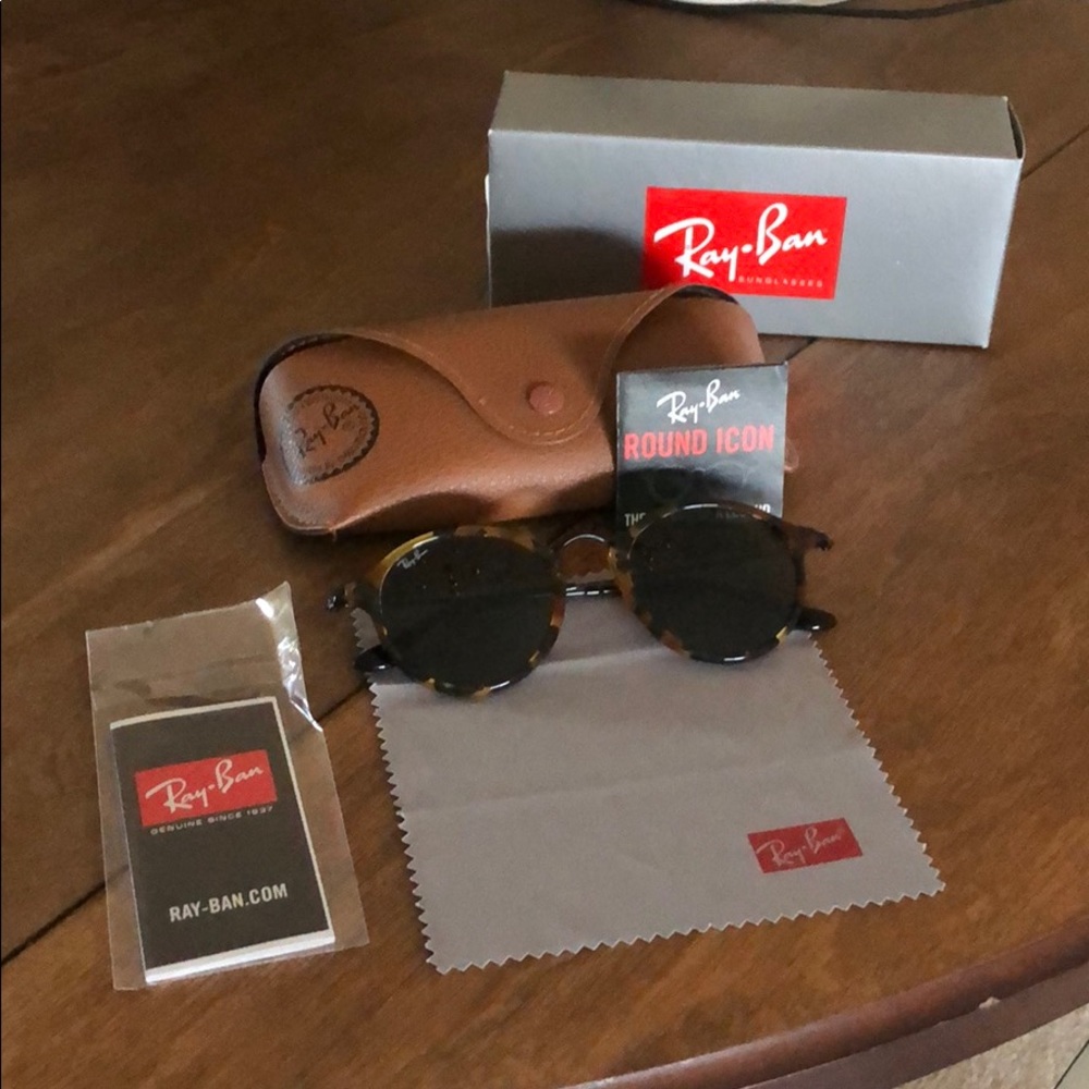 Brand New! Ray-Ban Round Icon sunglasses